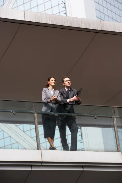 Two Business Colleagues Having Discussion Outside Office Buildin — Stock Photo, Image