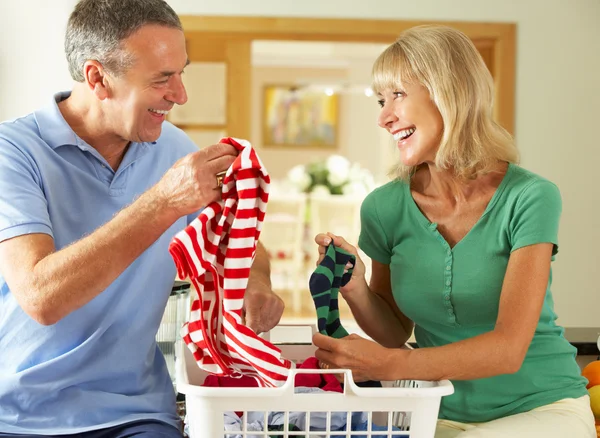 Senior Couple Sorting Laundry Together — Stock Photo, Image