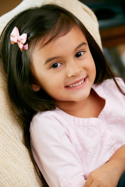 Πορτρέτο του χαμογελαστού κοριτσιού — Φωτογραφία Αρχείου