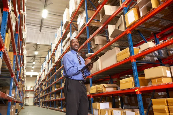 Businessman With Clipboard In Warehouse — Stock Photo, Image