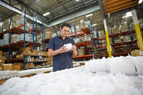 Factory Worker Checking Goods On Production Line — Stock Photo, Image