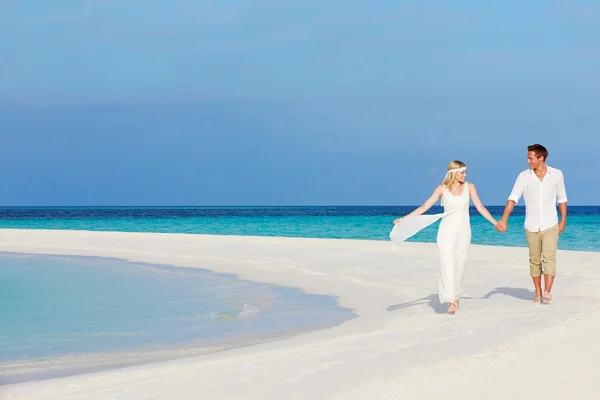 Par på stranden bröllop — Stockfoto