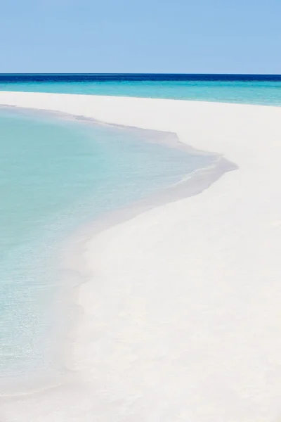 Piękne bezludnej tropikalnej plaży — Zdjęcie stockowe