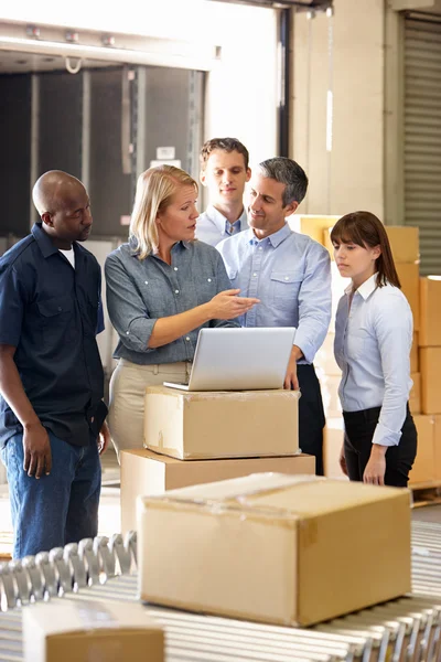 Workers In Distribution Warehouse — Stock Photo, Image
