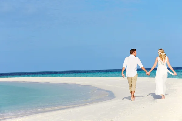 Par på stranden bröllop — Stockfoto