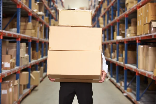 Man Carrying Boxes In Warehouse — Stockfoto