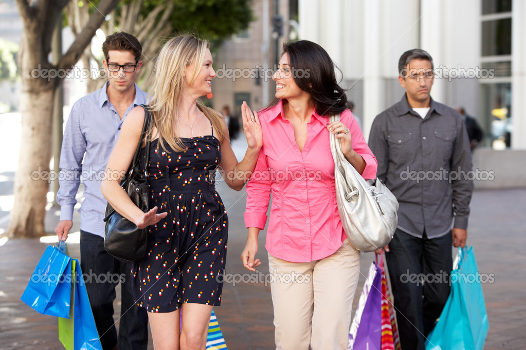 Con Socios Aburrido Hombres Bolsas De Cargando Parejas Dos p0wqE510