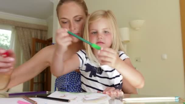 Madre e figlia disegno — Video Stock