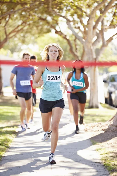 Female Runner Winning Marathon — Stock Photo, Image