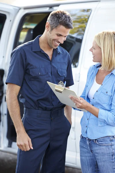Customer Signing For Delivery From Courier — Stock Photo, Image