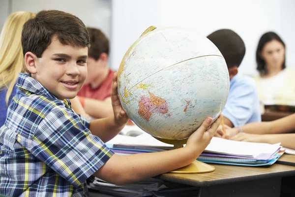 Pupils Studying Geography In Classroom — Stock Photo, Image