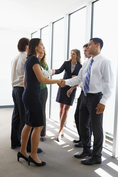 Business-teamet med informella möte i office — Stockfoto