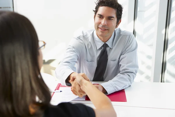 Businessman Interviewing Female Candidate For Job — Stock Photo, Image