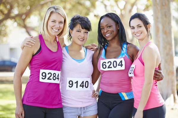 Groep van vrouwelijke lopers voor race — Stockfoto