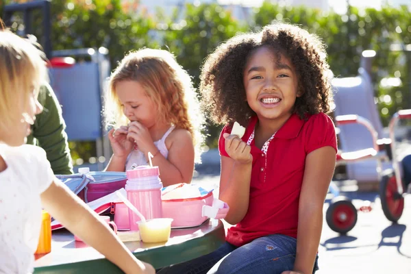 Elementary Pupils Sitting At Table Eating Lunch — Stock Photo, Image