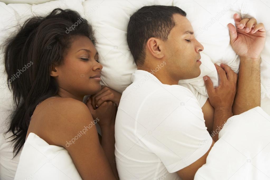 Pareja durmiendo fotos de stock, imágenes de Pareja durmiendo sin royalties | Depositphotos Pareja durmiendo fotos de stock, imágenes de Pareja durmiendo sin royalties | Depositphotos
