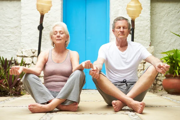 Senior Couple Meditating Outdoors At Health Spa — Stock Photo, Image