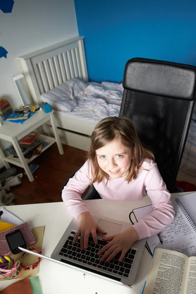 Chica estudiando — Foto de Stock