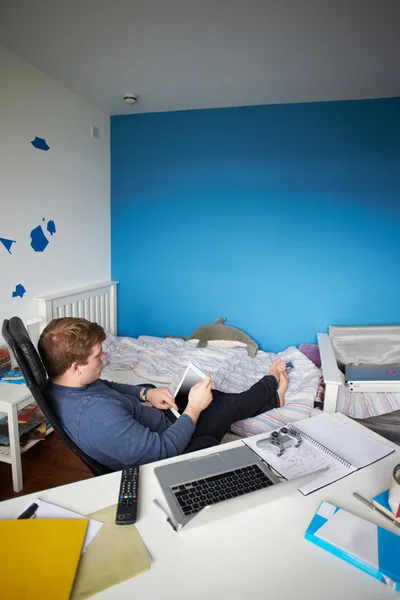 Teenage Boy Using Digital Tablet — Stock Photo, Image