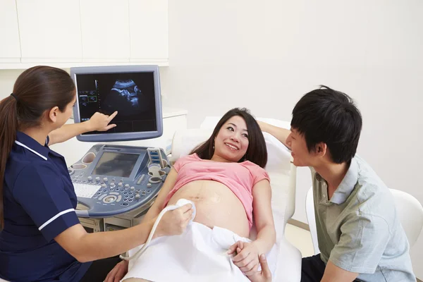 Pregnant Having 4D Ultrasound Scan — Stock Photo, Image