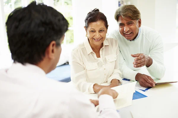 Senior Couple Meeting With Financial Advisor — Stock Photo, Image