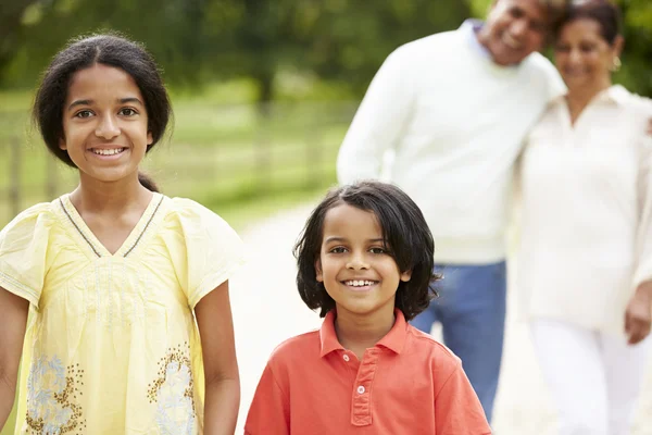 Familia india — Foto de Stock