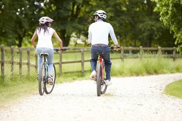 Indian Couple On Cycle Ride In Countryside — Stock Photo, Image