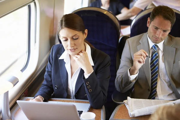 Mensen uit het bedrijfsleven reizen — Stockfoto