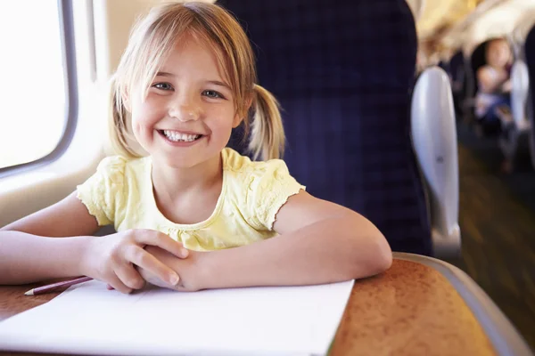 Kleine Mädchen malen — Stockfoto