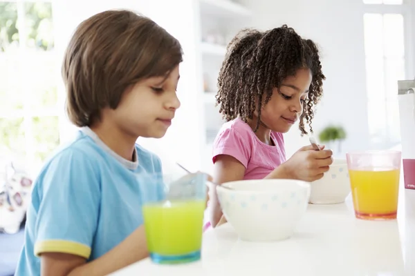 Two Children Having Breakfast — Stock Photo, Image