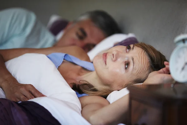 Pareja en la cama — Foto de Stock