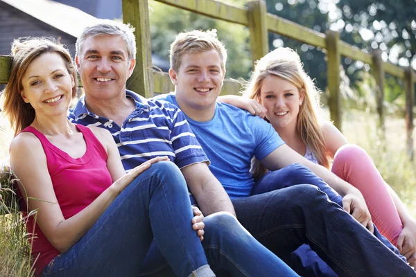 Family Relaxing In Countryside — Stock Photo, Image