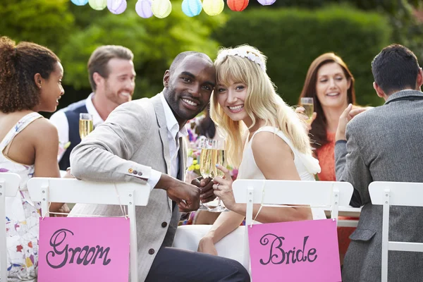 Bride And Groom Enjoying Meal — Stock Photo, Image