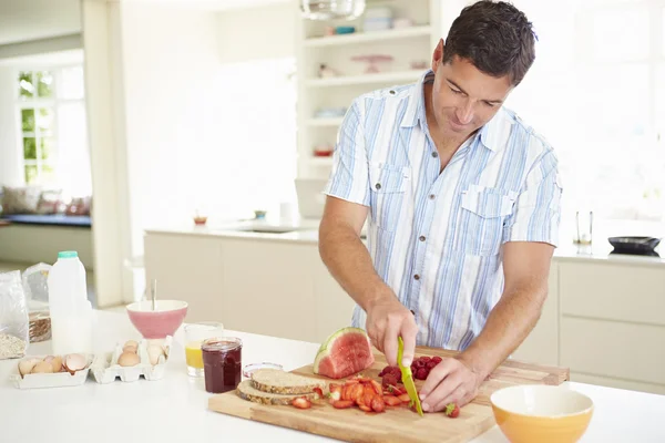 Man Preparing Healthy Breakfast — Stock Photo, Image