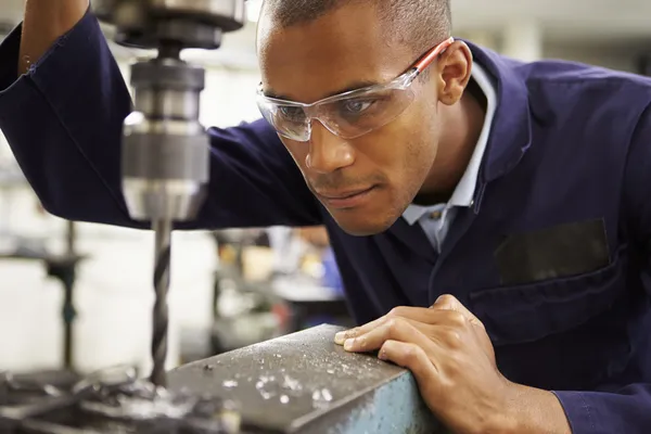 Engineer Teaching Apprentice — Stock Photo, Image