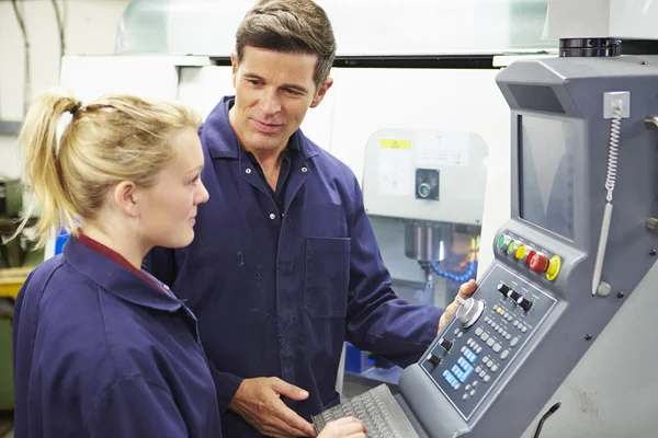 Engineer And Apprentice — Stock Photo, Image