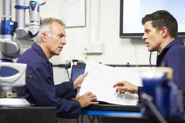 Two Engineers Discussing Plans — Stock Photo, Image