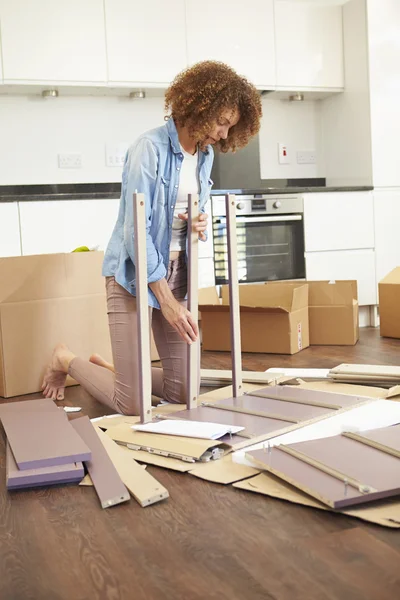 Woman Putting Together Self Assembly Furniture — Stock Photo, Image