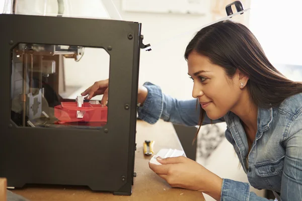 Female Architect Using 3D Printer In Office — Stock Photo, Image