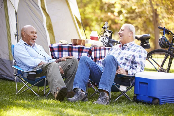 Dva starší muži relaxační — Stock fotografie