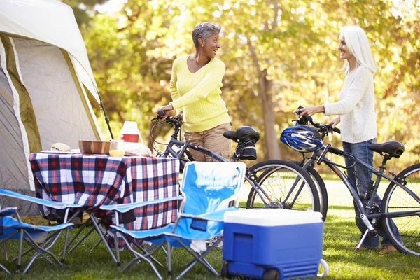 Two Mature Women Riding Bikes — Stock Photo, Image