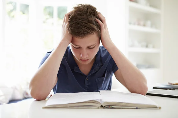 Rapaz Deprimido Estudando — Fotografia de Stock