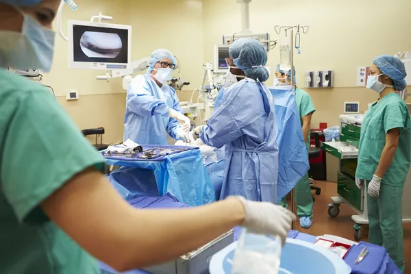 Surgical Team Working — Stock Photo, Image