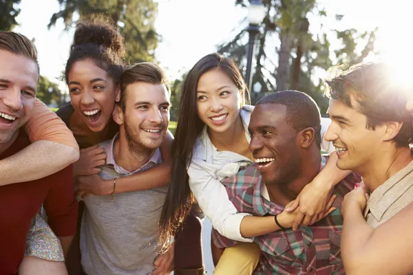Group Of Friends Having Fun Together Outdoors — Stock Photo, Image