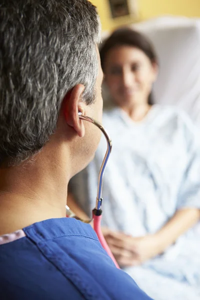 Close Up Of Male Doctor Using Stethoscope — Stock Photo, Image