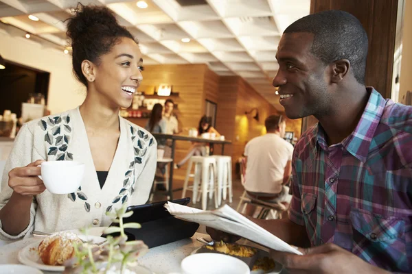 Reunião de casal no café — Fotografia de Stock