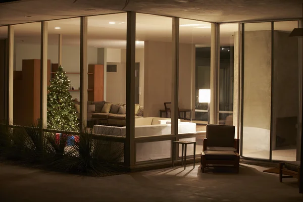 Lounge Decorated For Christmas Viewed From Outside — Stock Photo, Image