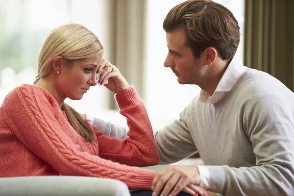 Casal com mulher sofrendo de depressão Imagem De Stock