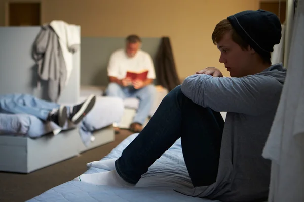 Men  In Homeless Shelter — Stock Photo, Image