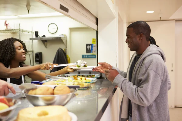 Keuken serveren voedsel — Stockfoto